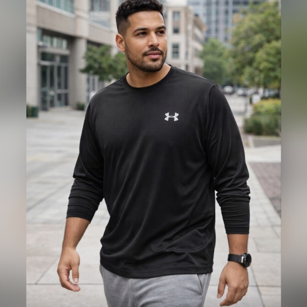 Under Armour Black Long Sleeve Athletic Shirt Moisture Wicking Activewear Top